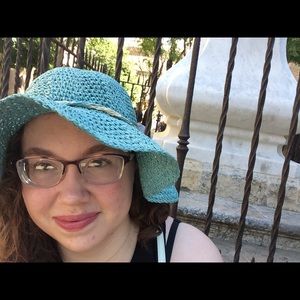 Meet your Posher, Cara