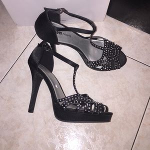 Brand new Fioni black satin heel in size 6W (wide)