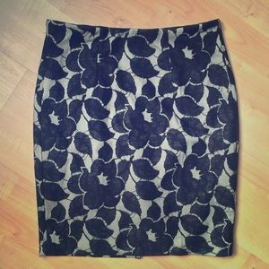 🎉HP 10/4🎉Ann Taylor Black Lace Skirt Sz 0P