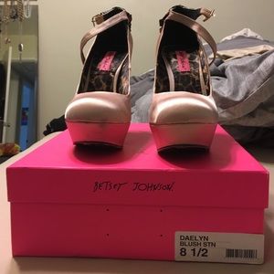 Betsy Johnson heels size 8.5