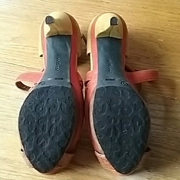 Dollhouse strap heels - Picture 3 of 3