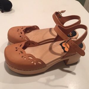 Swedish Hasbeens Platform Clogs SIZE 39