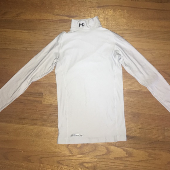 White Under Armour dry-fit shirt