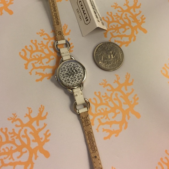 🌸 SOLD 🌸 NWT Coach watch - Picture 3 of 4