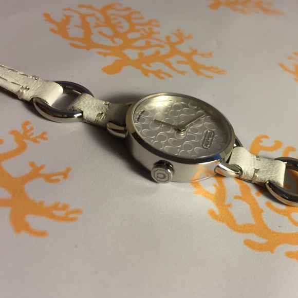 🌸 SOLD 🌸 NWT Coach watch - Picture 4 of 4