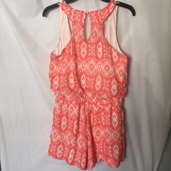 NWOT Cute romper - Picture 2 of 4