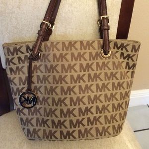 Micheal kors purse