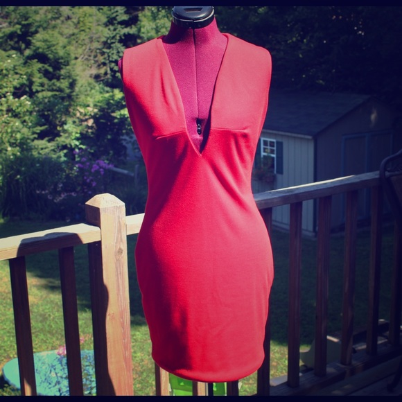 Blaque Label 🔥 Red Dress with cutout back 🔥