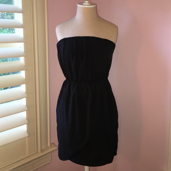 BLACK STRAPLESS DRESS
