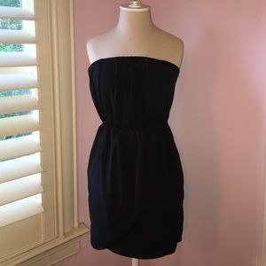 BLACK STRAPLESS DRESS