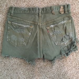 🤑LAST CALL: DISTRESSED HIGH-WAISTED LEVI SHORTS🤑
