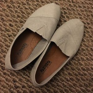 SOS shoes size 9