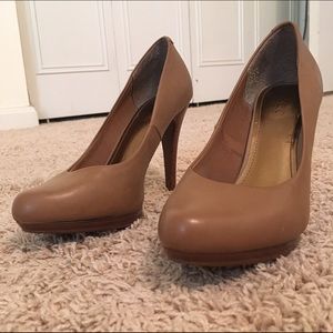 Liz & Co size 6 1/2 dark tan heels