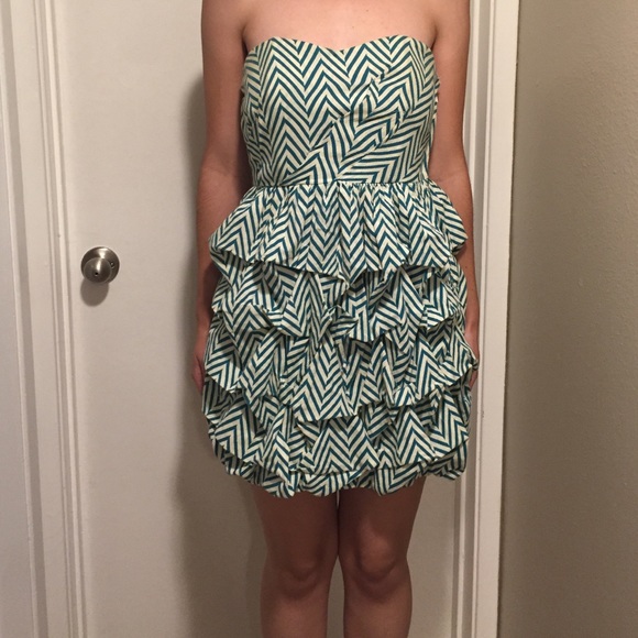 Ark & Co Dresses & Skirts - Ruffle Tiered Green & White Chevron Dress