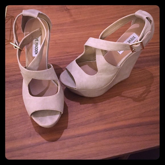 Suede Steve Madden pump wedges