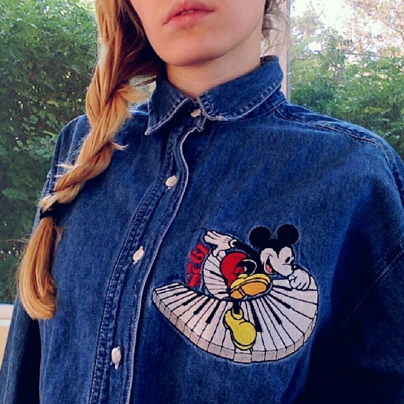 Vintage Tops - ❌ SOLD ❌ VINTAGE DISNEY EMBROIDERED DENIM SHIRT