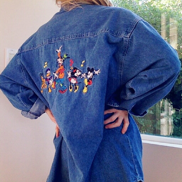 ❌ SOLD ❌ VINTAGE DISNEY EMBROIDERED DENIM SHIRT - Picture 3 of 4