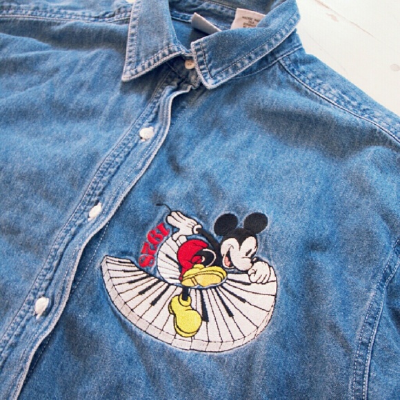 ❌ SOLD ❌ VINTAGE DISNEY EMBROIDERED DENIM SHIRT - Picture 4 of 4
