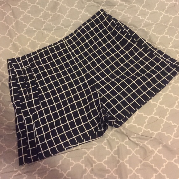 Black and white square shorts - Picture 1 of 3
