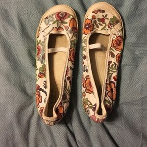Size 10 flowered Mary Jane tennis shoe