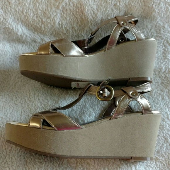 Ciao Bella   Metallic Wedge Sandals - Picture 2 of 3