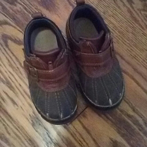Boys shoes