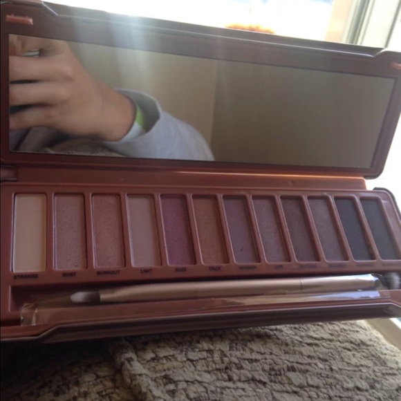 Urban Decay Palletes - Picture 4 of 4