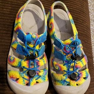 Girls keens shoes great condition size 5