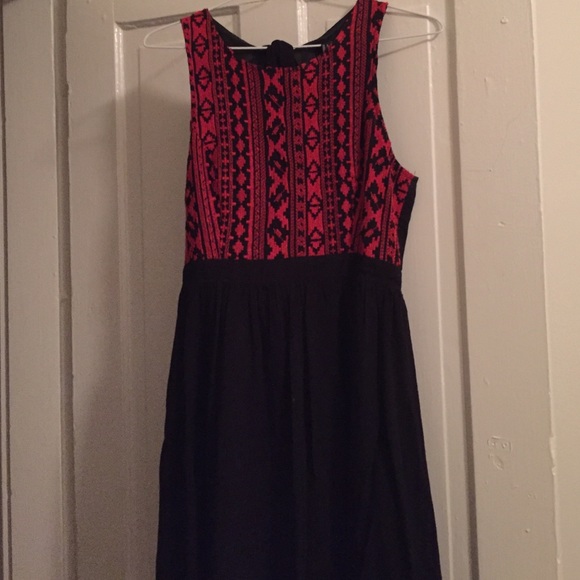 Embroidered dress - Picture 1 of 3