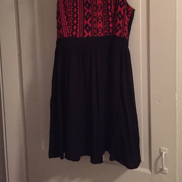 Embroidered dress - Picture 2 of 3