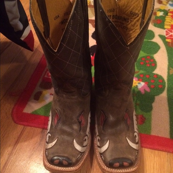 1 day sale!! Tin haul boots like new!!
