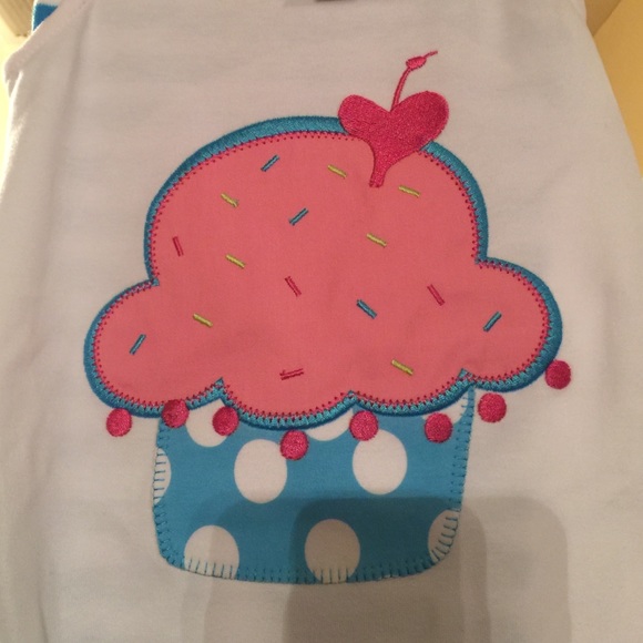 New "MudPie" cupcake 2 Piece Set!!