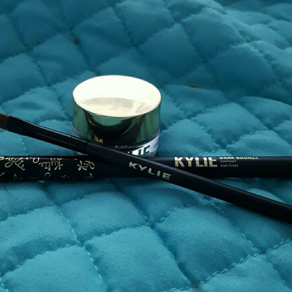 🔴 SOLD🔴BNIB Kylie Kyliner Kit