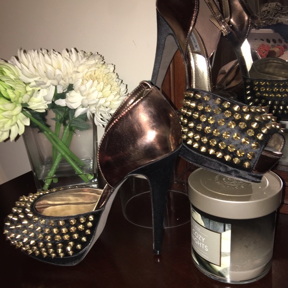 Steve Madden Shoes - Platform Steve Madden studded pumps