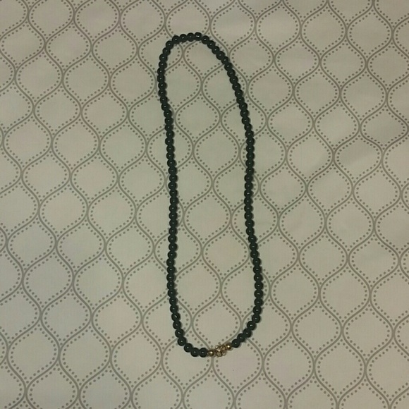 Black pearl necklace with sparkling center