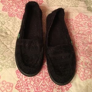 Black sanuks