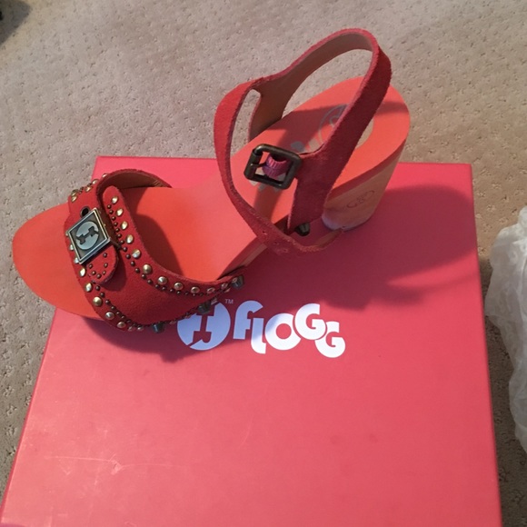 Flogs clogs
