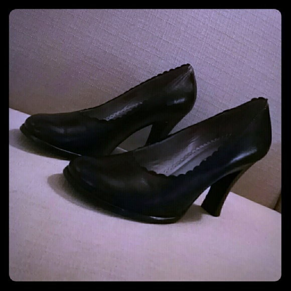 Vintage style heels with scalloped edge details - Picture 1 of 4