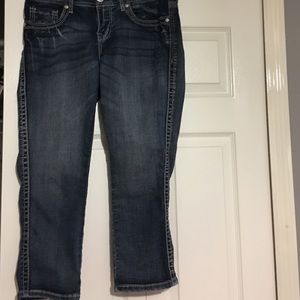 seven Capri denim pants.