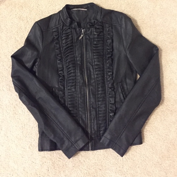 Small Leatherette Ruffled Detailed Black Jacket - Picture 3 of 4
