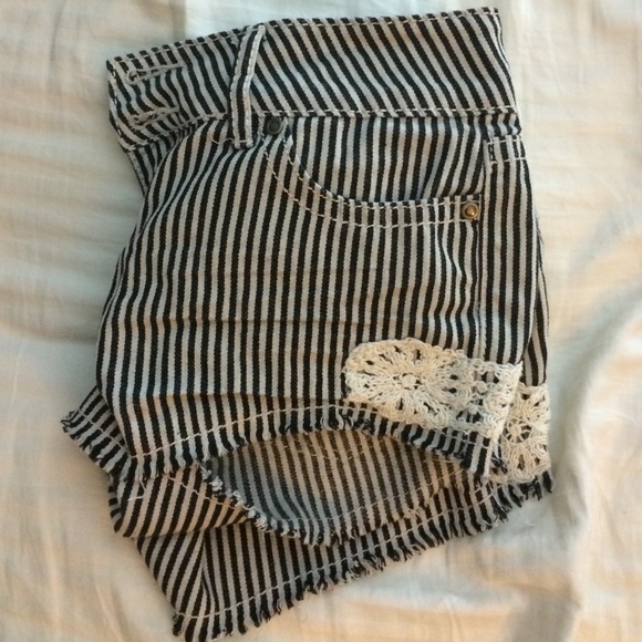 Patterned shorts - Picture 2 of 4