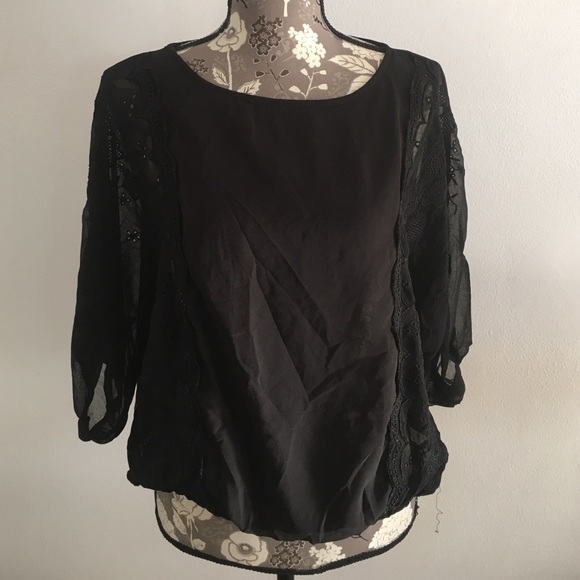 🎁  Angie sheer black top