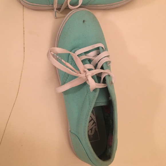 Vans - Picture 2 of 4
