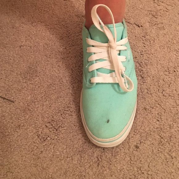 Vans - Picture 3 of 4