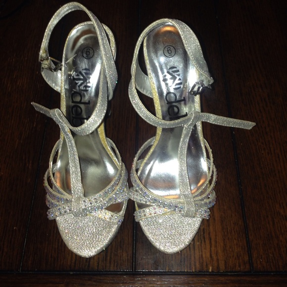 debs high heels - Picture 1 of 2