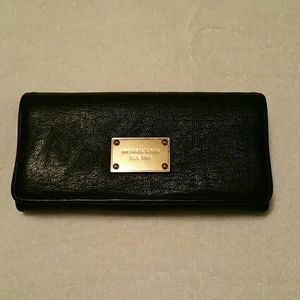 Authentic Michael Kors Wallet in "GOOD CONDITION "