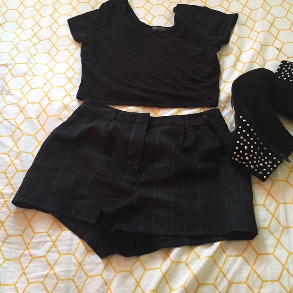 🎉4 for 20$ Dark green/black plaid shorts - Picture 1 of 3