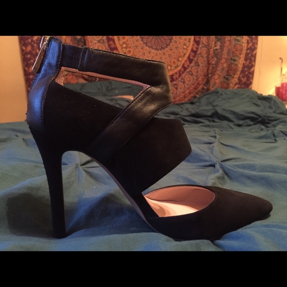 Vince Camuto Heels - Picture 3 of 4