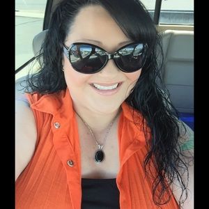 Meet your Posher, Crystal