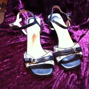 Classic Louis Vuitton Blue and grey heels